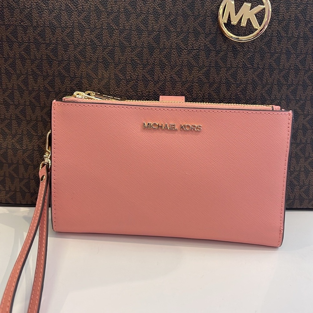 MICHAEL KORS
Jet Set Large Leather Smartphone Wristlet Wallet
Primrose 
NWT - Picture 8 of 16